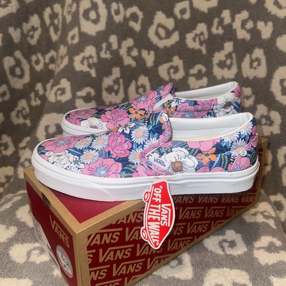 Vans Classic  Slip-On Sneakers 😍 In Retro Floral/Multi True White 😍😍 New 🩷🩷 - Picture 5 of 17
